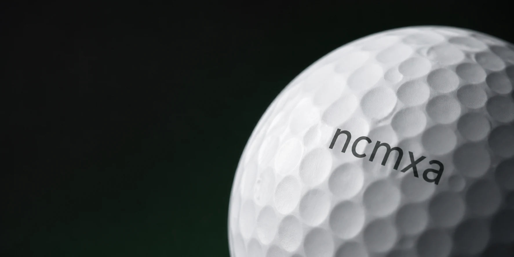 Detalle macro de la superficie de una bola de golf ncmxa